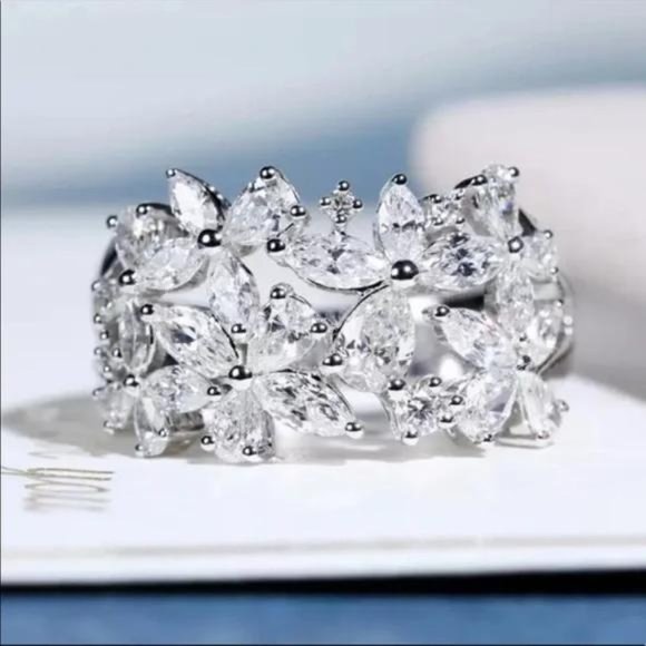 925 STERLING SILVER RING, CUTE RING, SHINY RING. - Picture 2 of 6